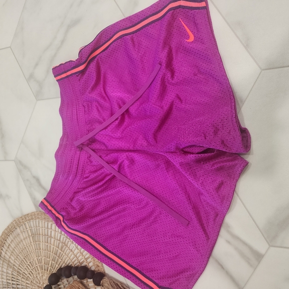 [ Nike] dry fit womens size Medium,  CUTEST purple & orangish/ pink  sportshorts - Picture 3 of 16